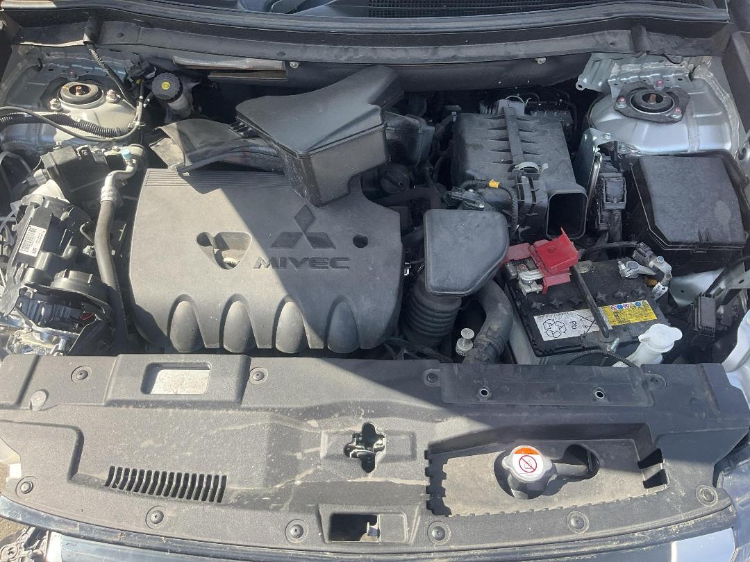 Photo '16' of Mitsubishi Outlander LS