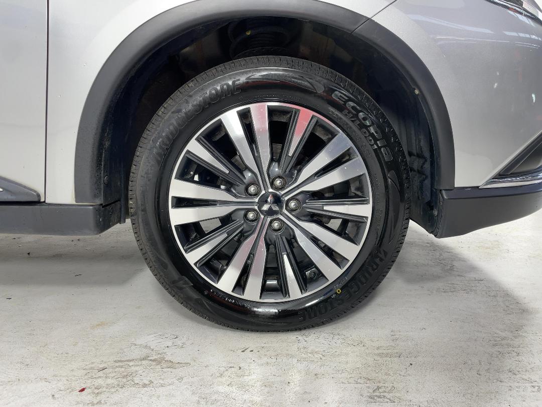 Photo '9' of Mitsubishi Outlander