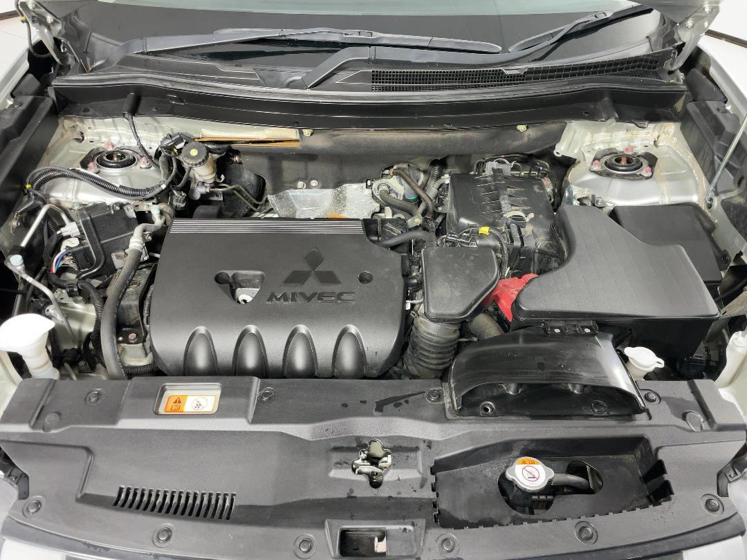 Photo '13' of Mitsubishi Outlander