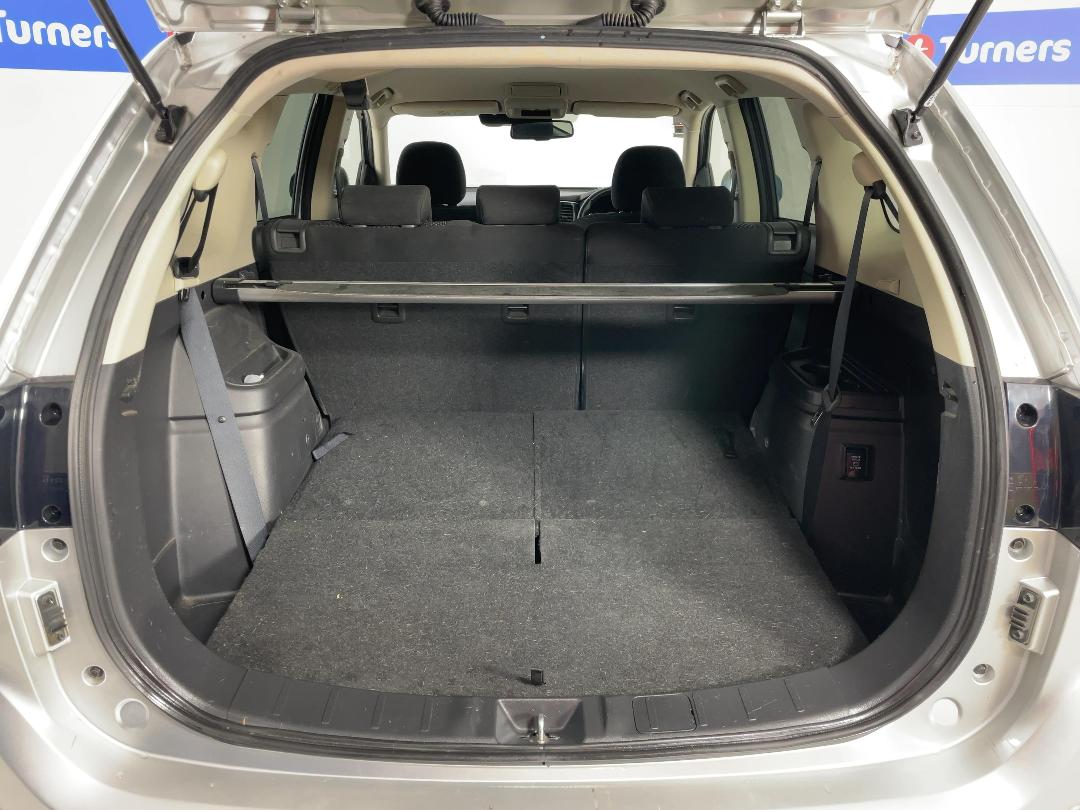 Photo '14' of Mitsubishi Outlander