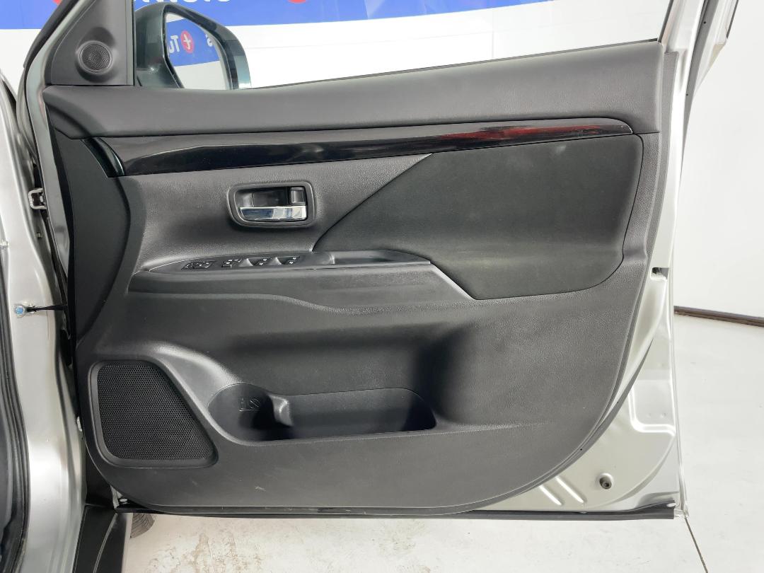 Photo '15' of Mitsubishi Outlander