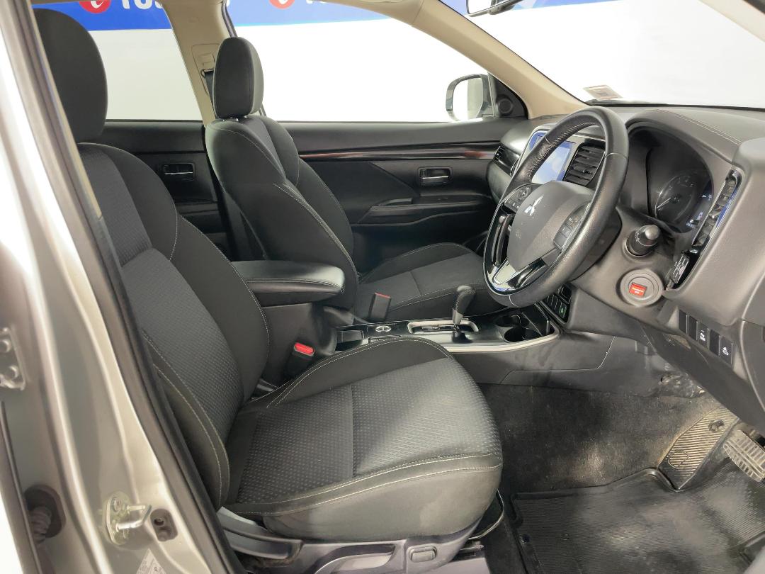 Photo '16' of Mitsubishi Outlander