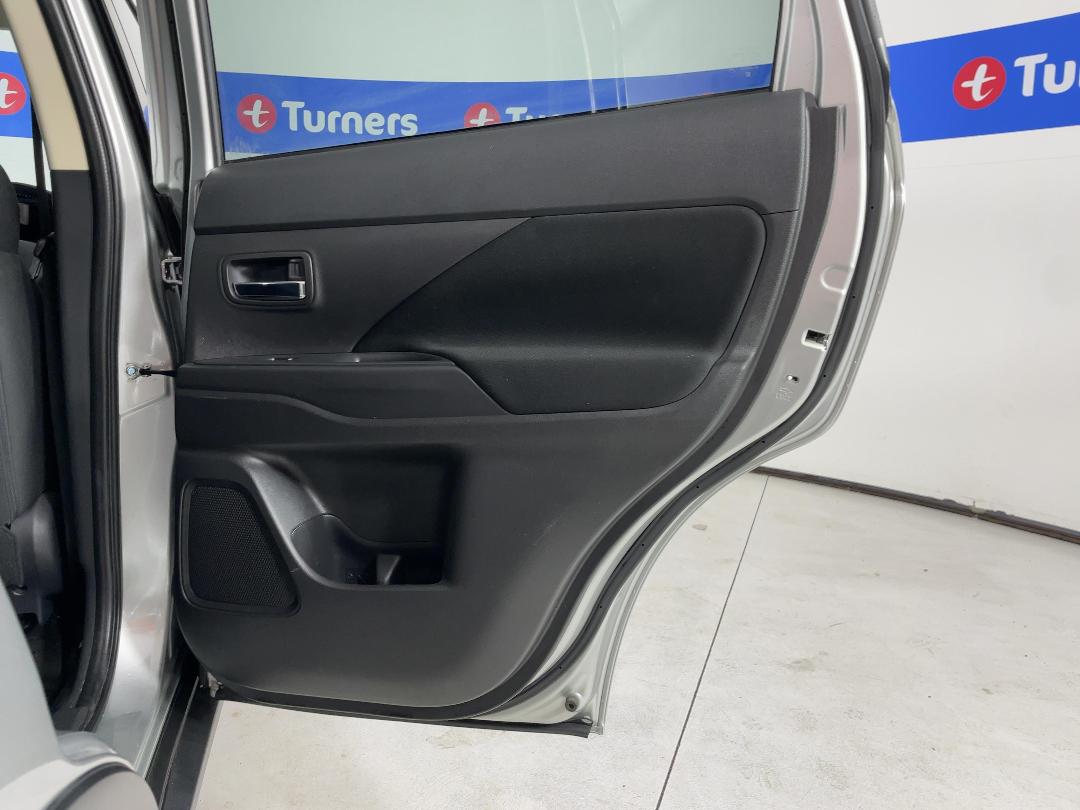 Photo '19' of Mitsubishi Outlander