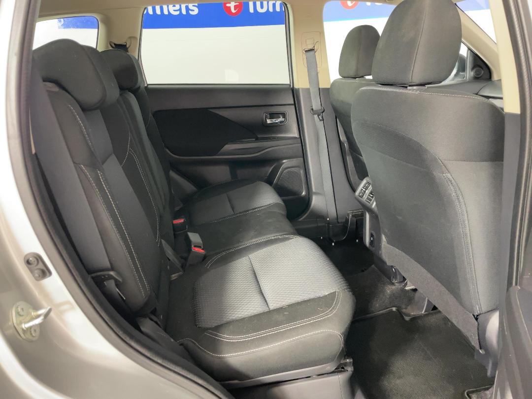 Photo '20' of Mitsubishi Outlander