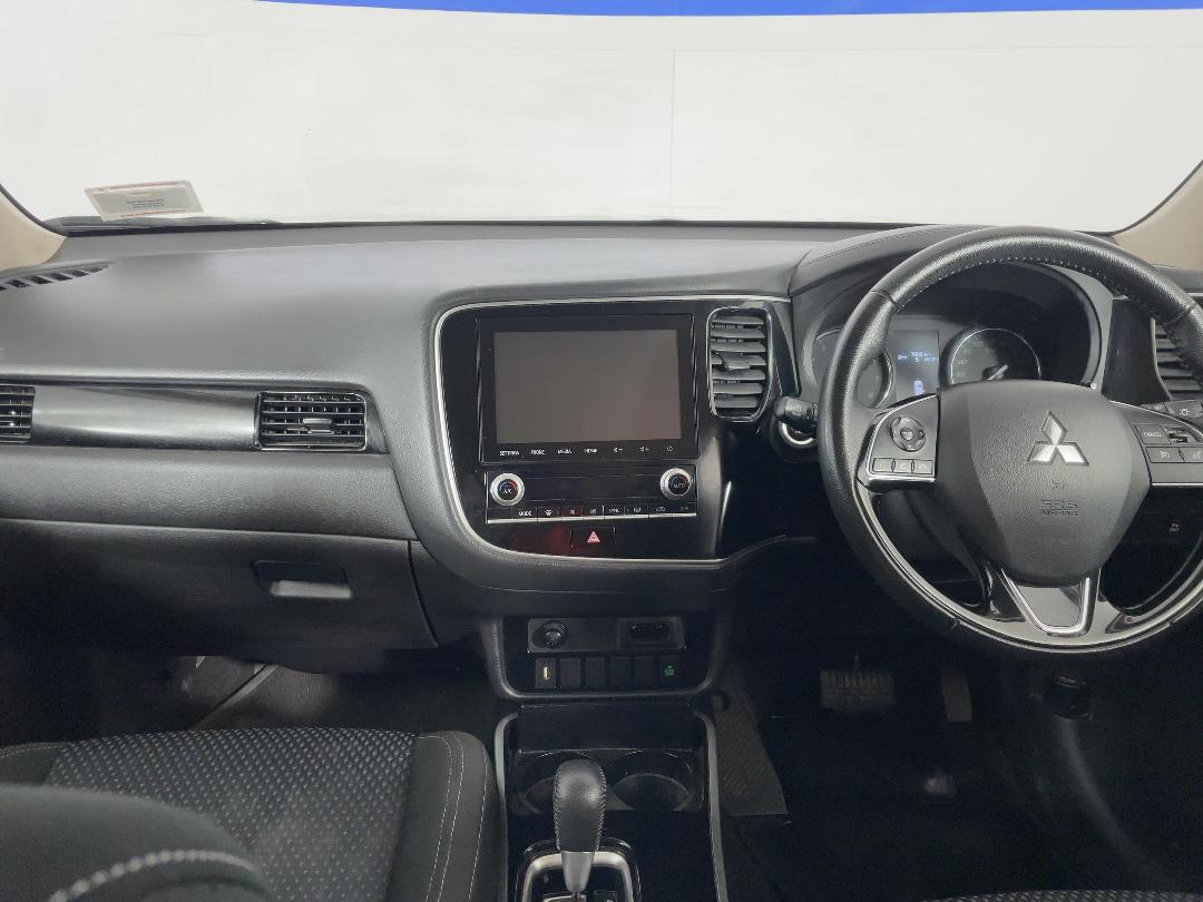 Photo '17' of Mitsubishi Outlander