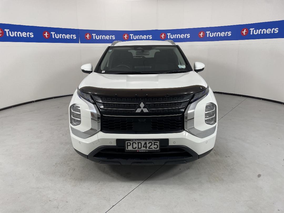 Photo '2' of Mitsubishi Outlander