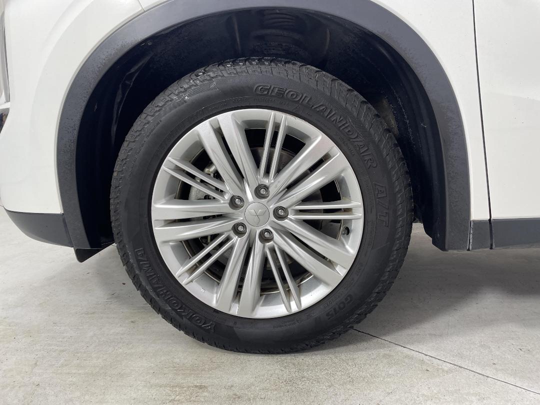 Photo '10' of Mitsubishi Outlander