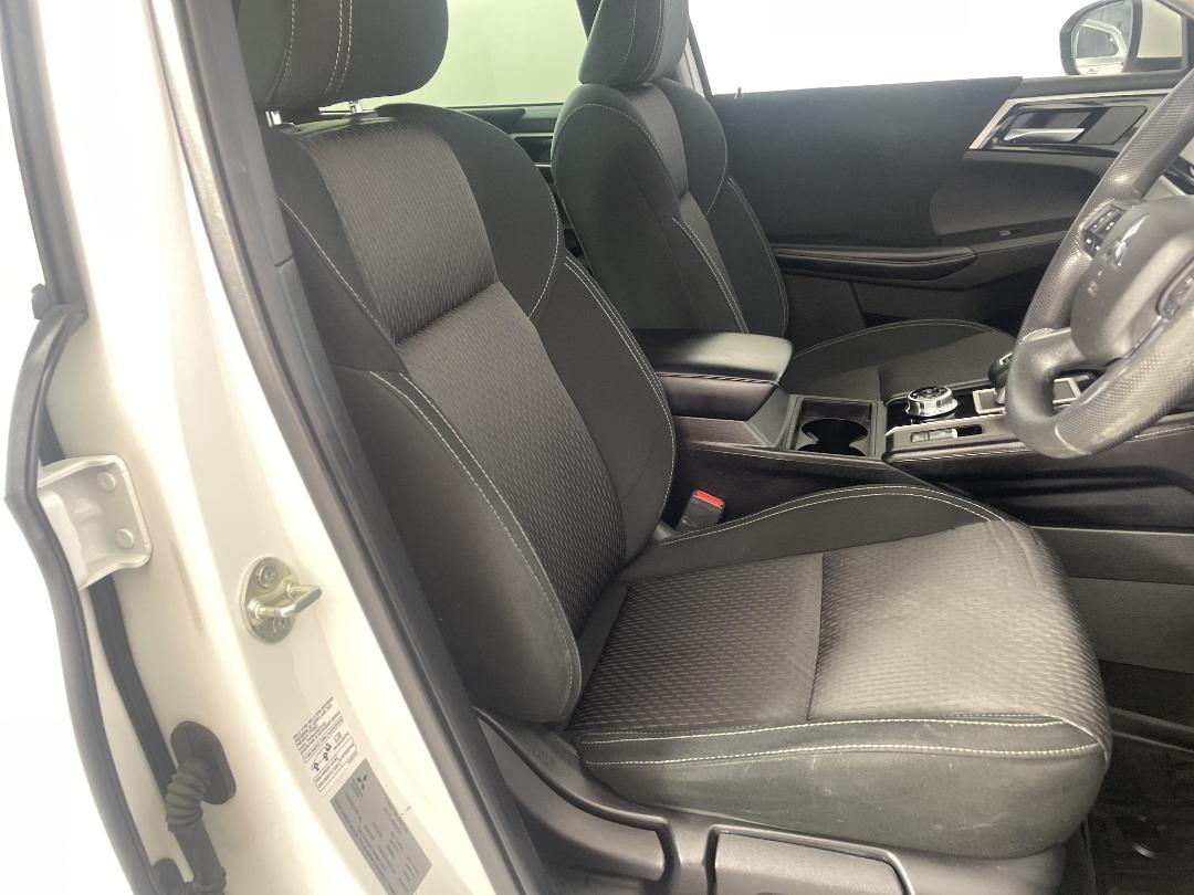 Photo '16' of Mitsubishi Outlander