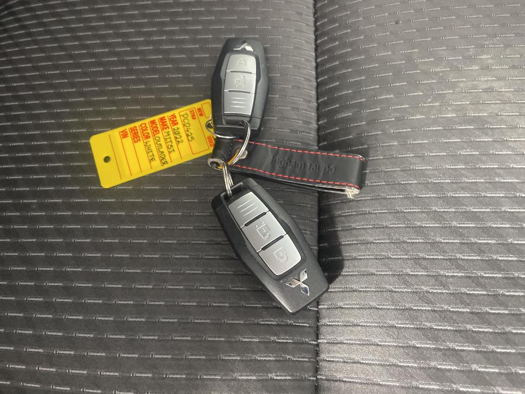 Photo '22' of Mitsubishi Outlander