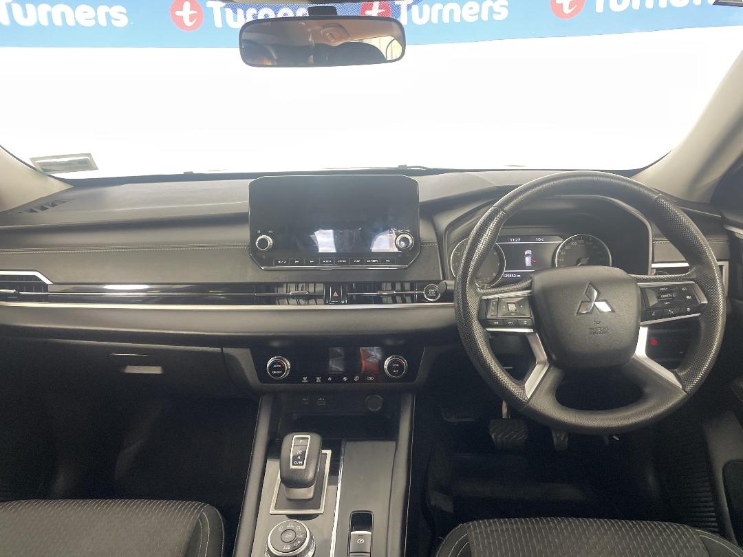 Photo '17' of Mitsubishi Outlander