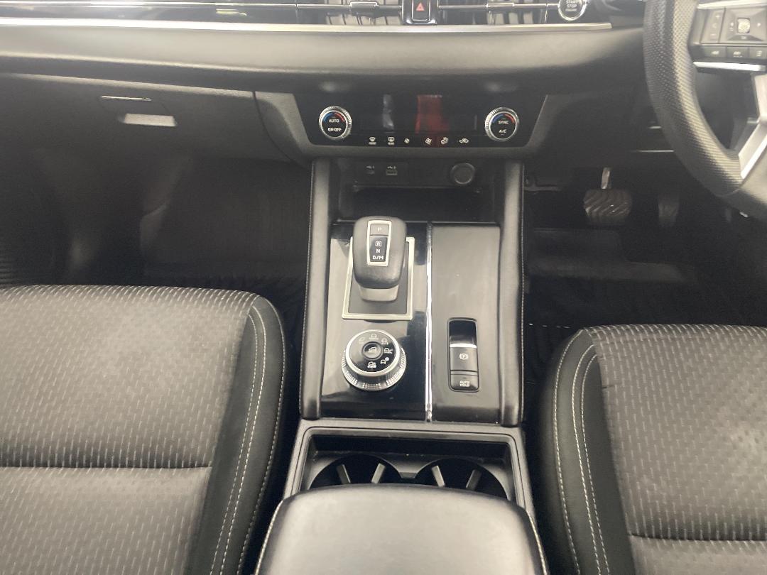 Photo '18' of Mitsubishi Outlander