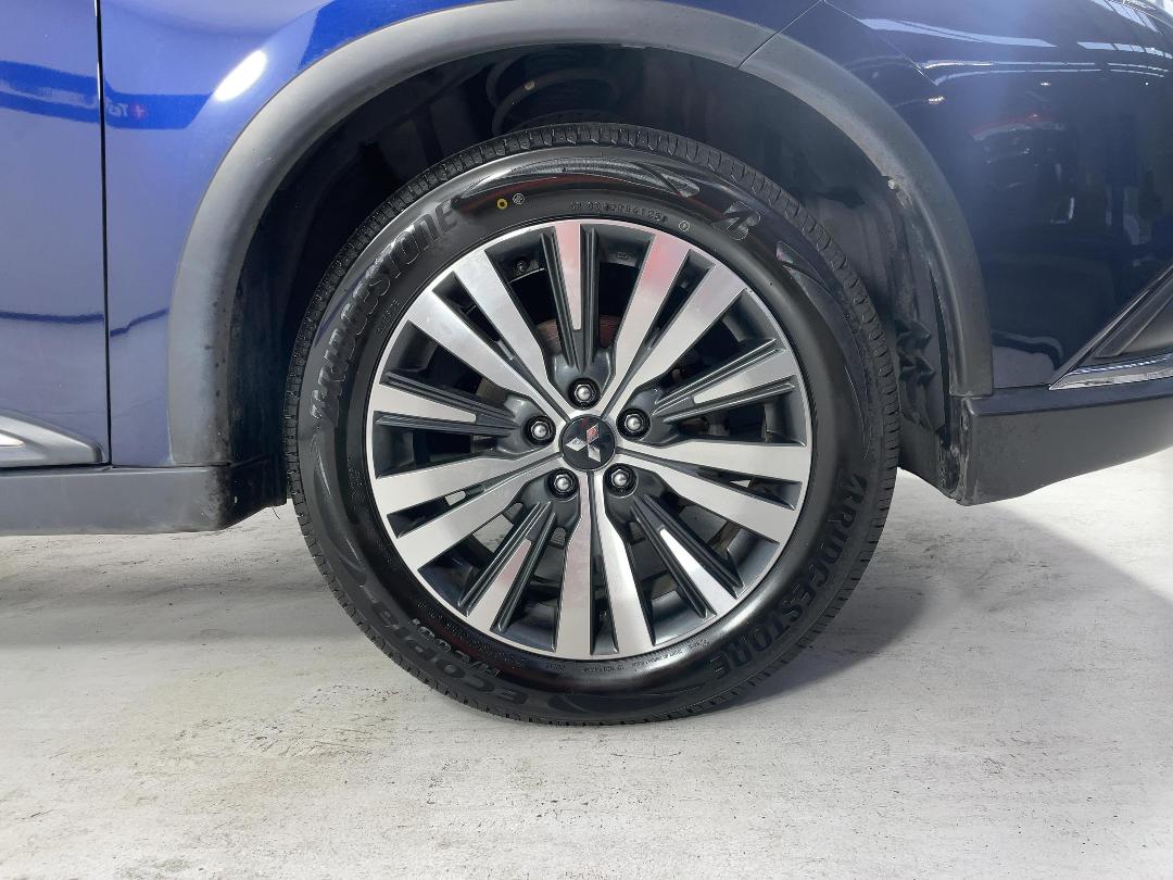 Photo '9' of Mitsubishi Outlander