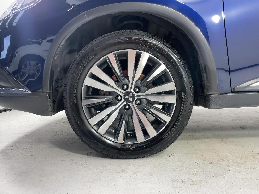 Photo '10' of Mitsubishi Outlander