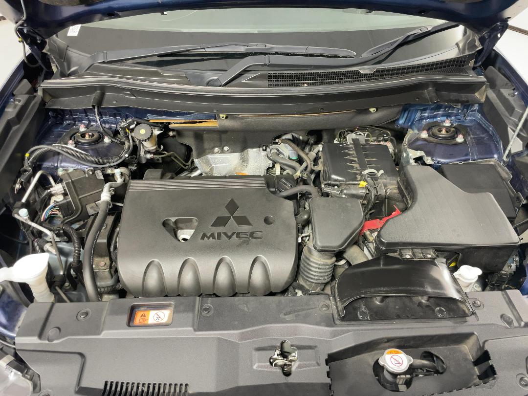 Photo '13' of Mitsubishi Outlander