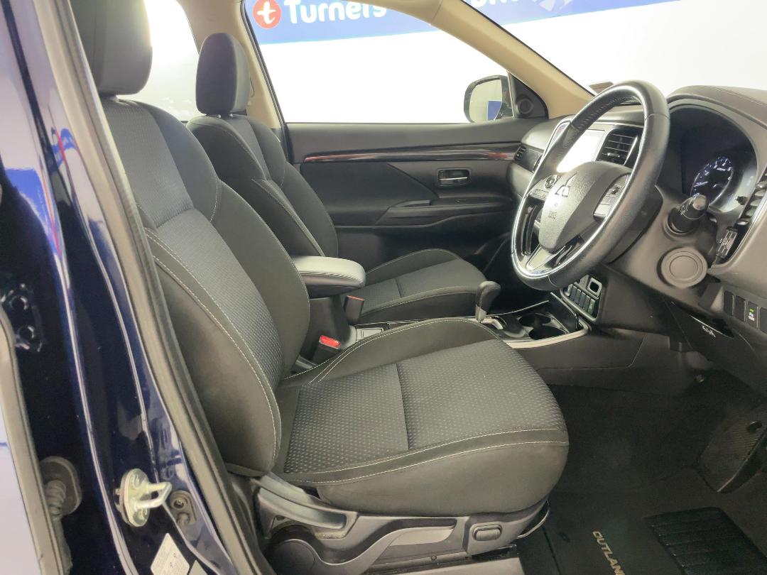 Photo '16' of Mitsubishi Outlander