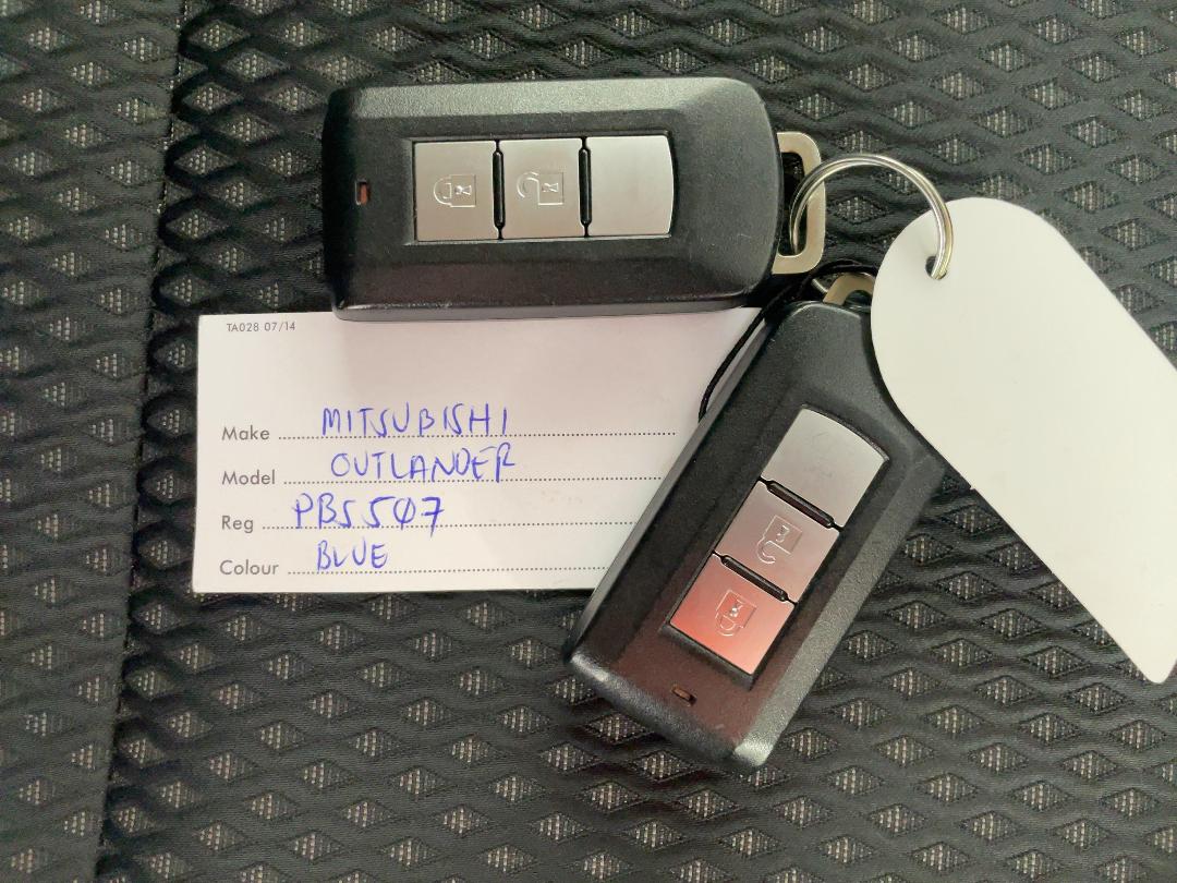 Photo '22' of Mitsubishi Outlander