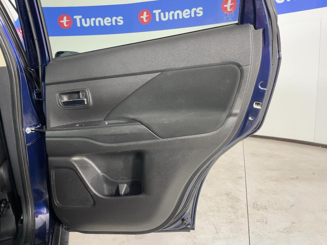 Photo '19' of Mitsubishi Outlander