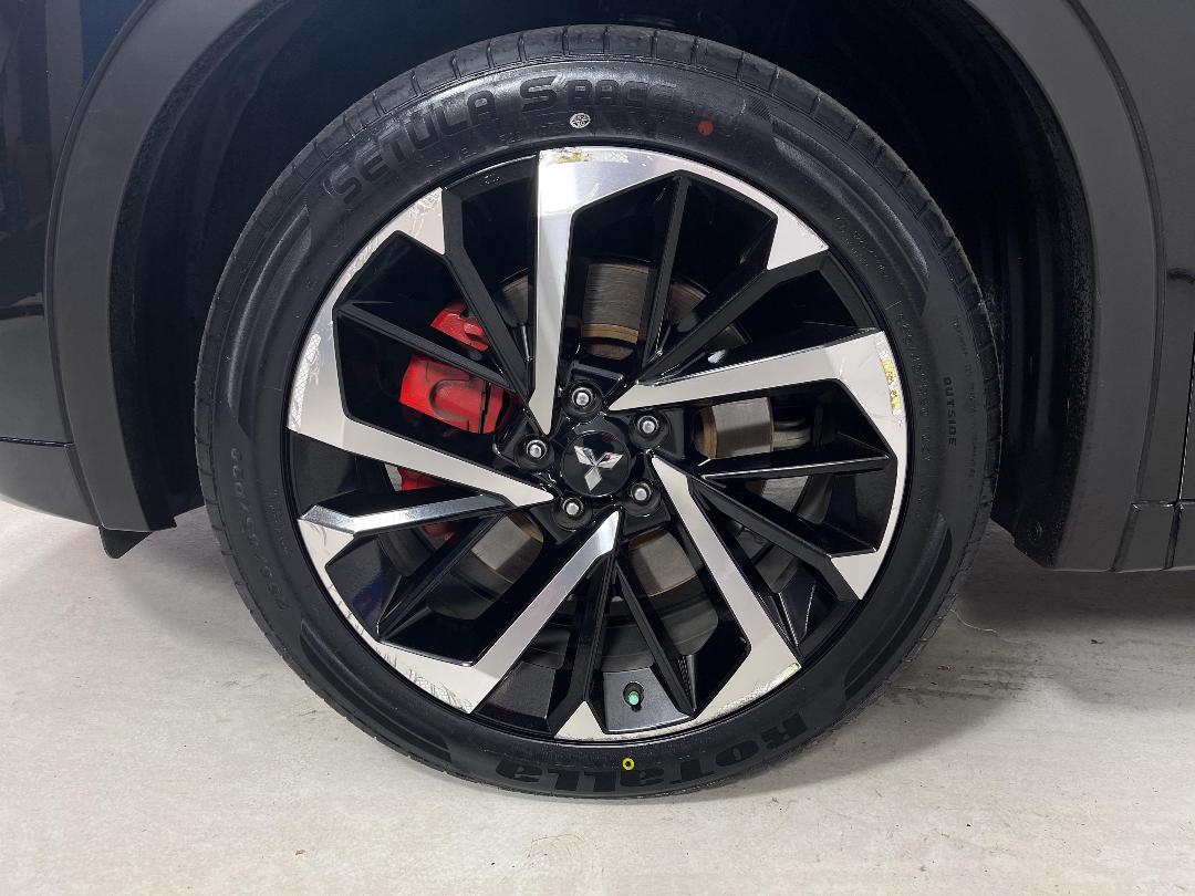 Photo '10' of Mitsubishi Outlander