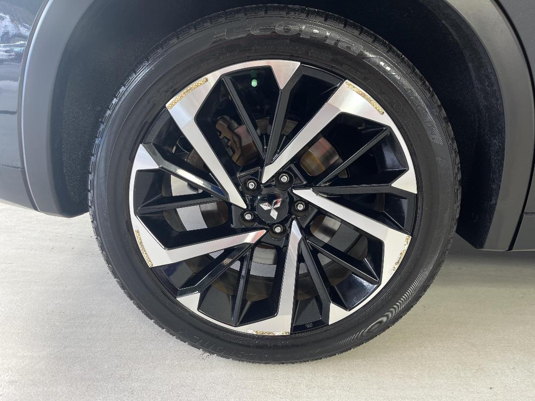 Photo '12' of Mitsubishi Outlander