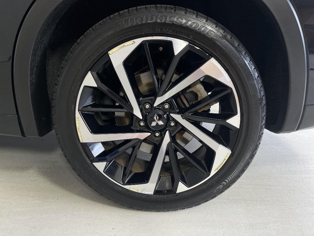 Photo '11' of Mitsubishi Outlander