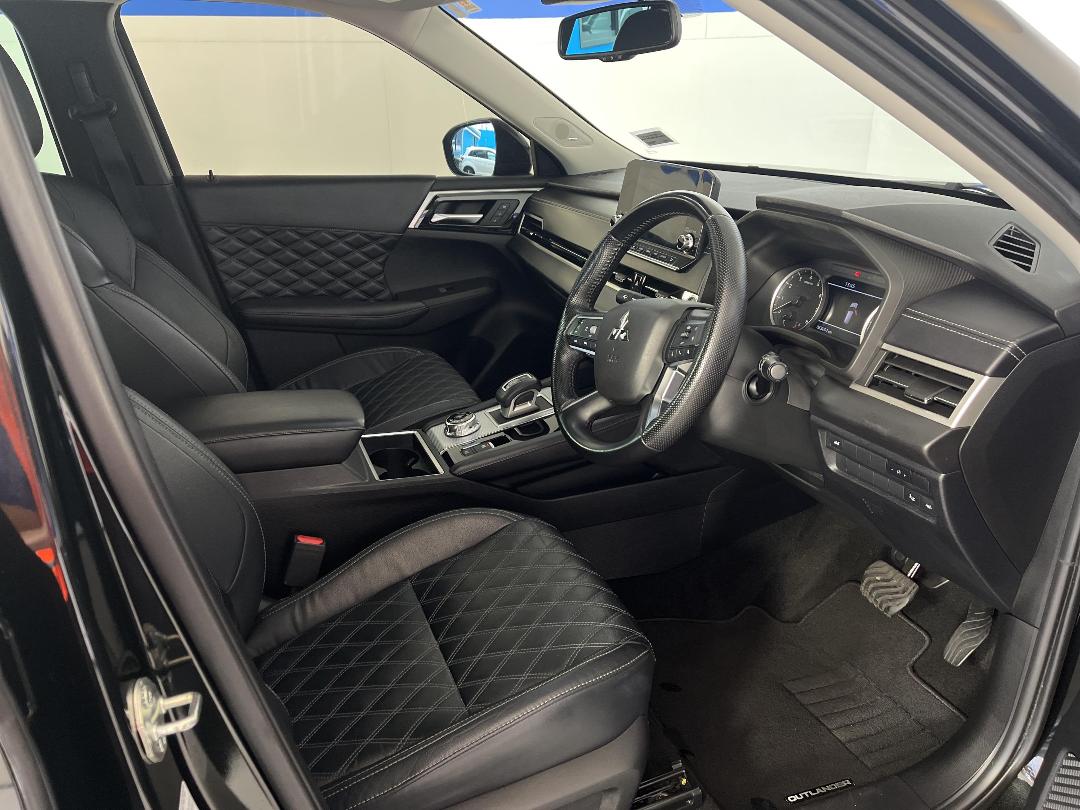 Photo '16' of Mitsubishi Outlander