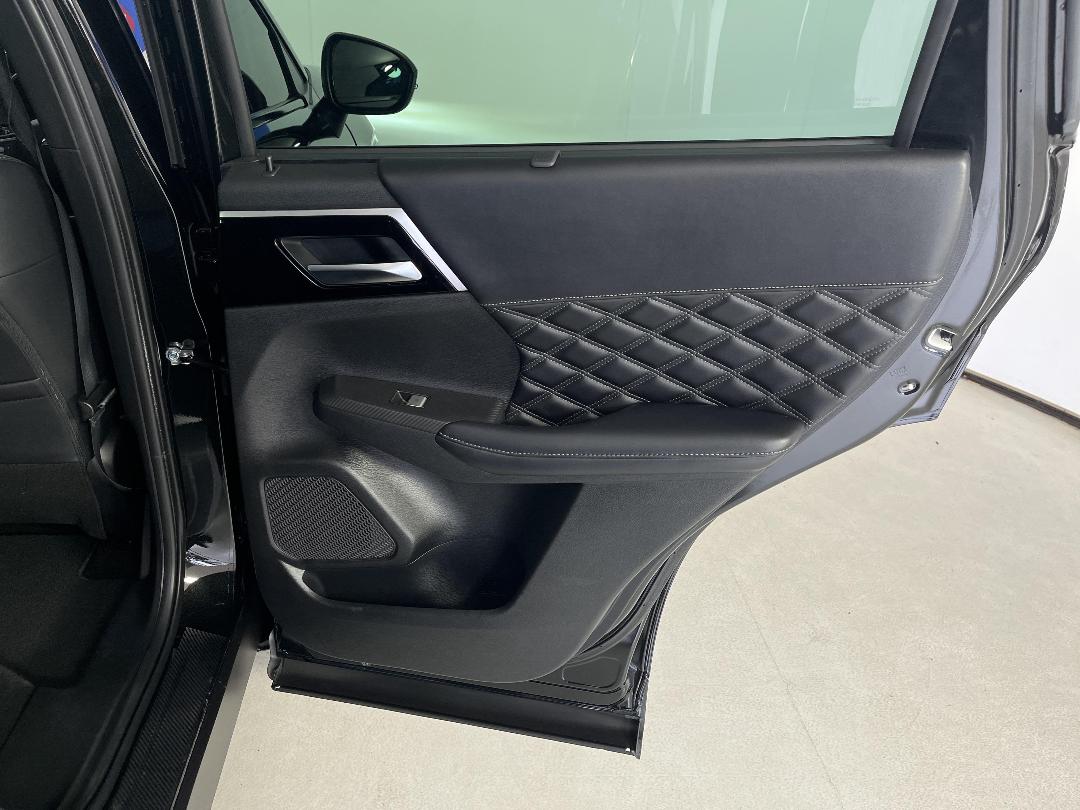 Photo '19' of Mitsubishi Outlander