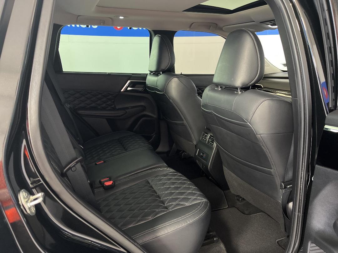 Photo '20' of Mitsubishi Outlander