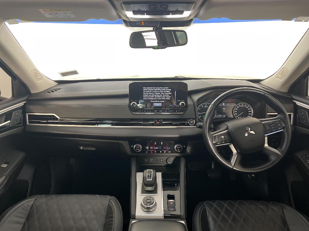 Photo '17' of Mitsubishi Outlander