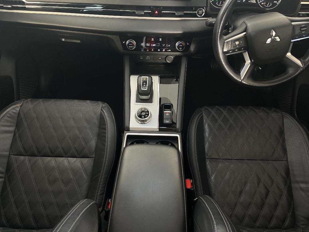 Photo '18' of Mitsubishi Outlander