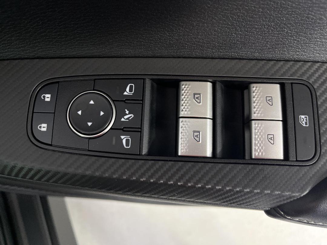 Photo '23' of Mitsubishi Outlander