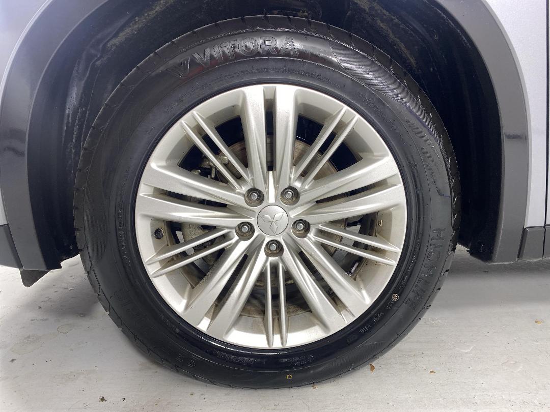 Photo '10' of Mitsubishi Outlander