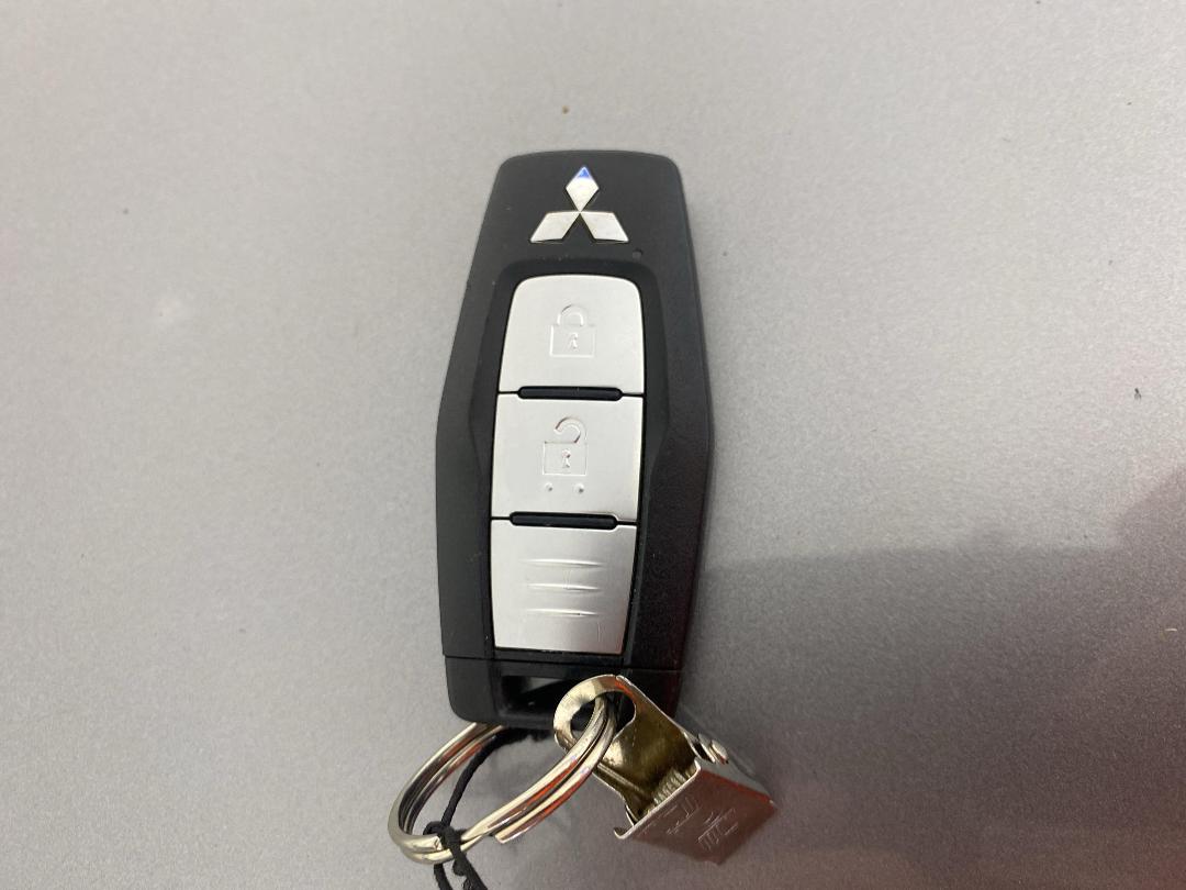 Photo '22' of Mitsubishi Outlander