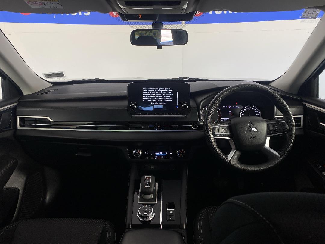 Photo '17' of Mitsubishi Outlander