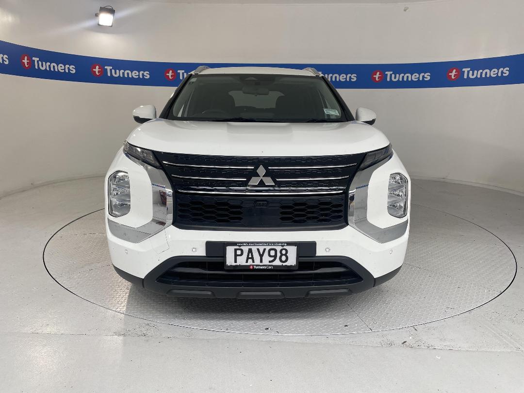 Photo '2' of Mitsubishi Outlander