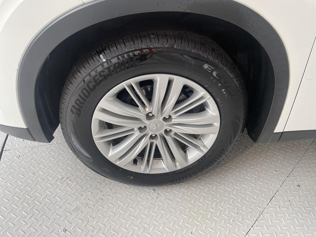 Photo '10' of Mitsubishi Outlander