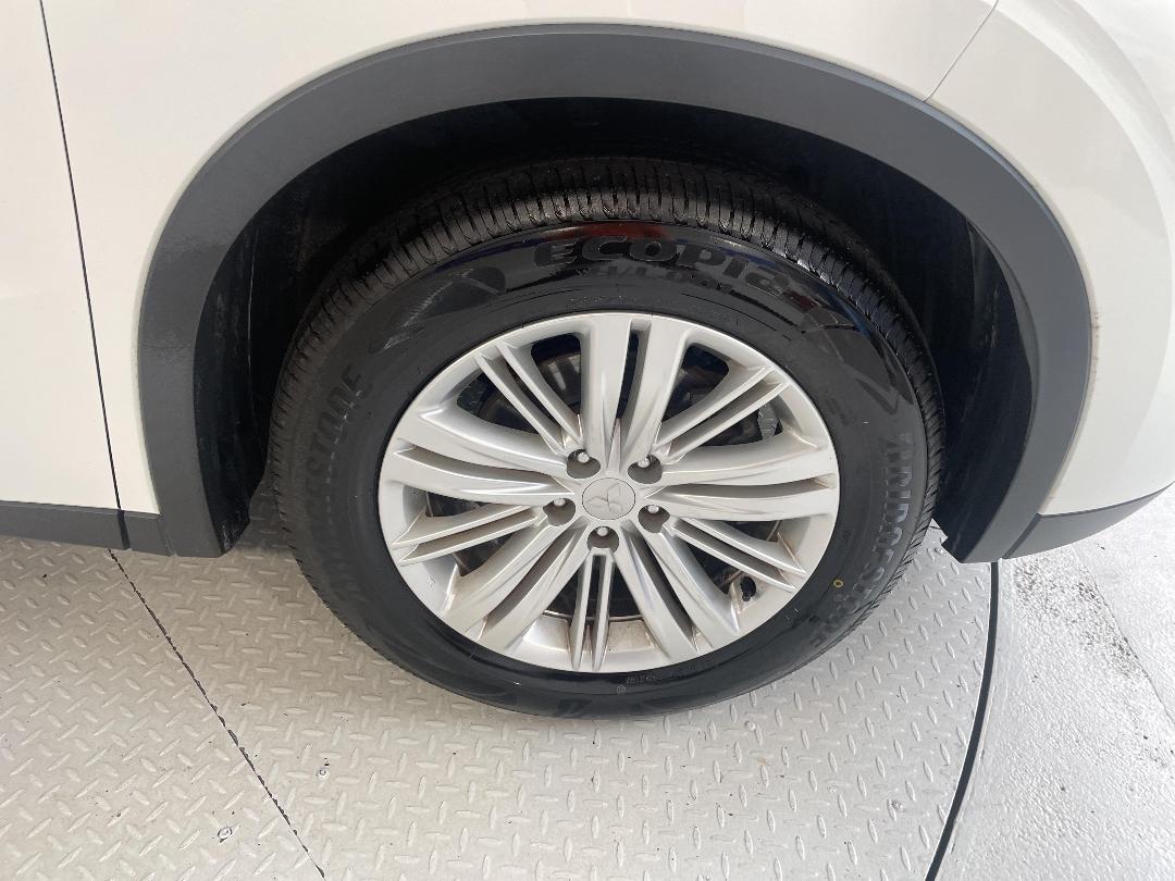 Photo '9' of Mitsubishi Outlander