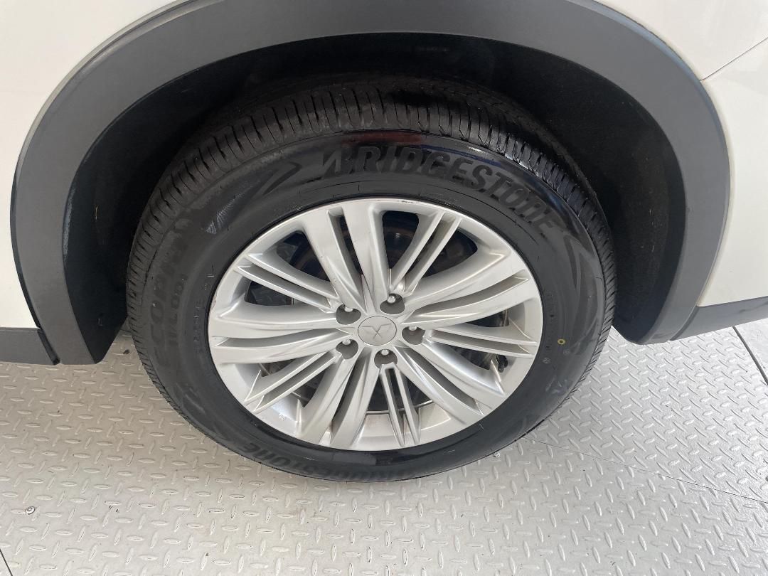 Photo '11' of Mitsubishi Outlander