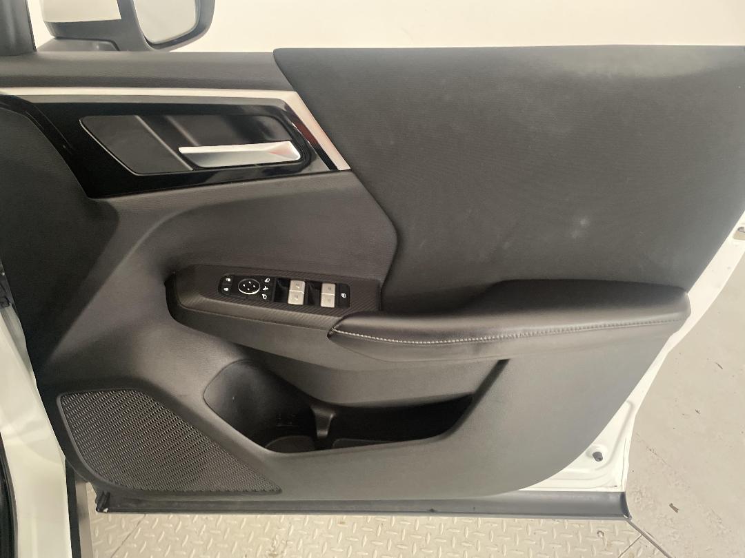 Photo '15' of Mitsubishi Outlander