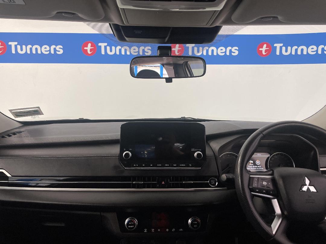 Photo '17' of Mitsubishi Outlander