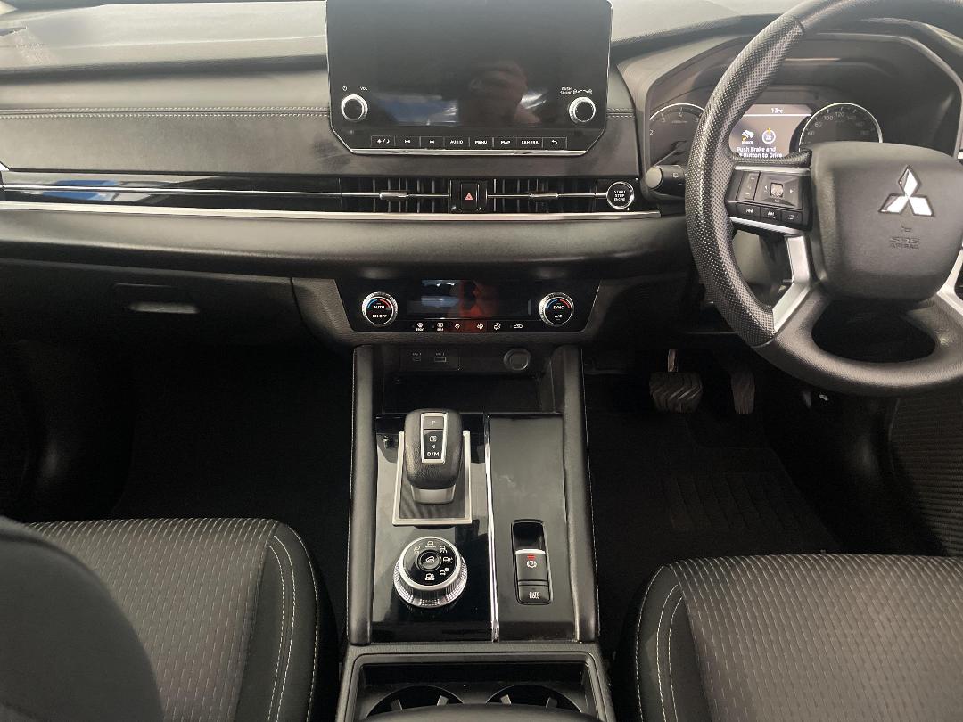 Photo '18' of Mitsubishi Outlander