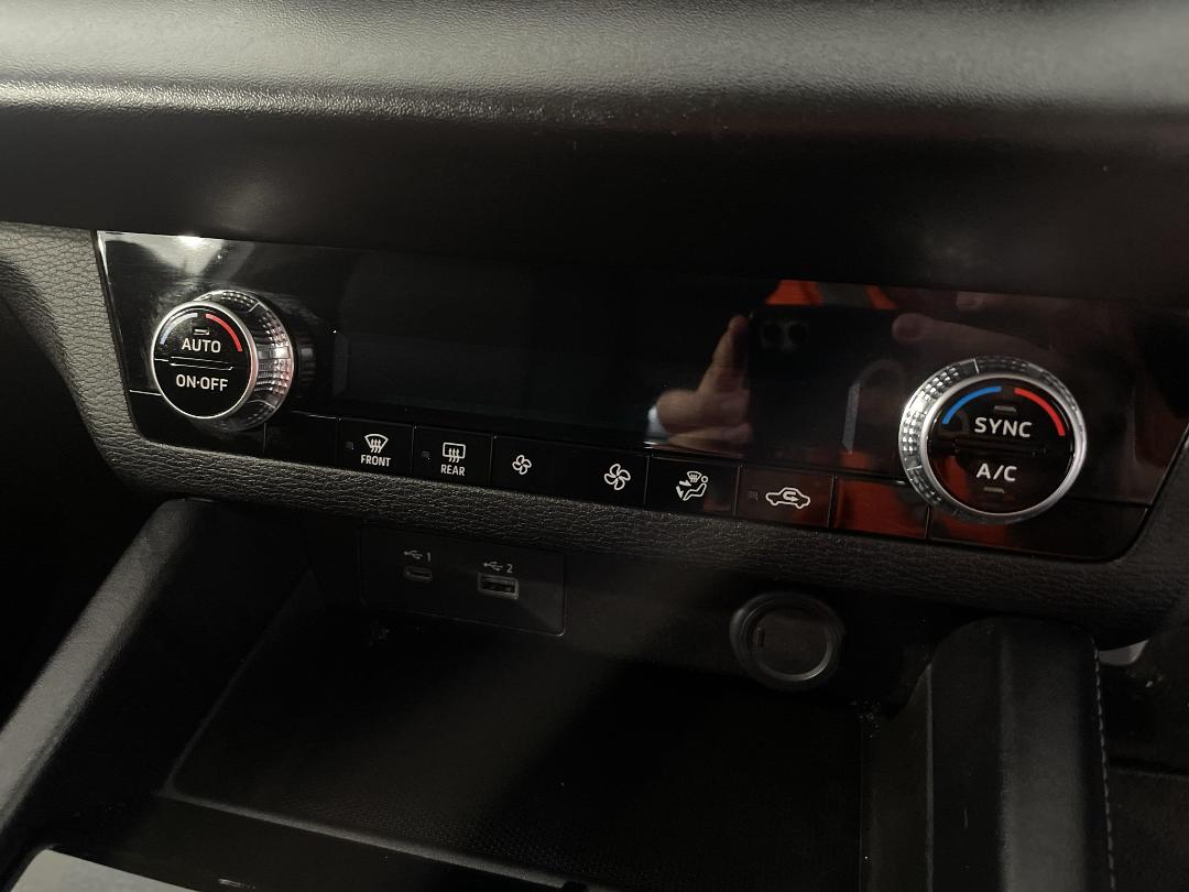 Photo '30' of Mitsubishi Outlander