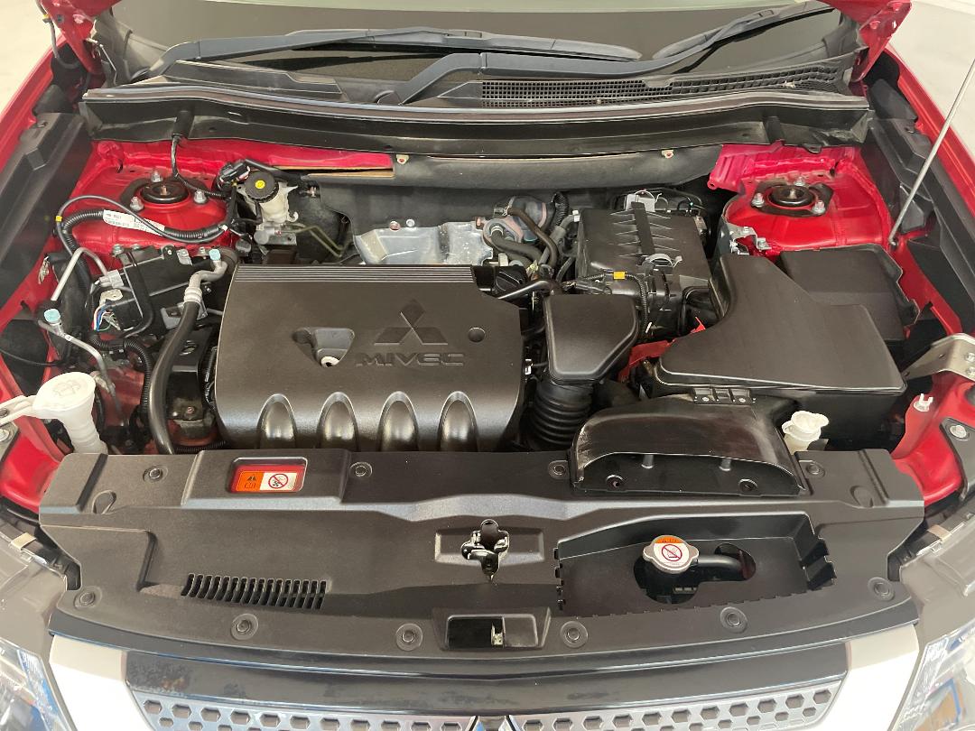 Photo '13' of Mitsubishi Outlander