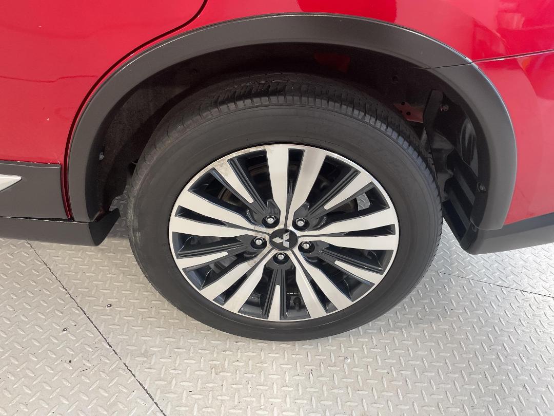 Photo '11' of Mitsubishi Outlander