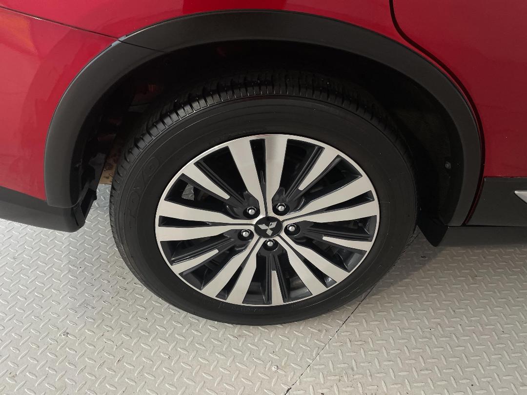 Photo '12' of Mitsubishi Outlander