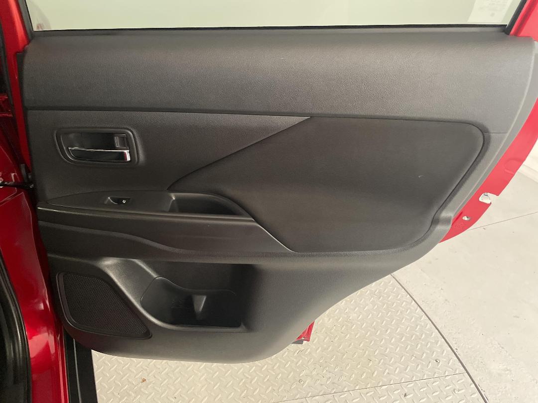 Photo '19' of Mitsubishi Outlander