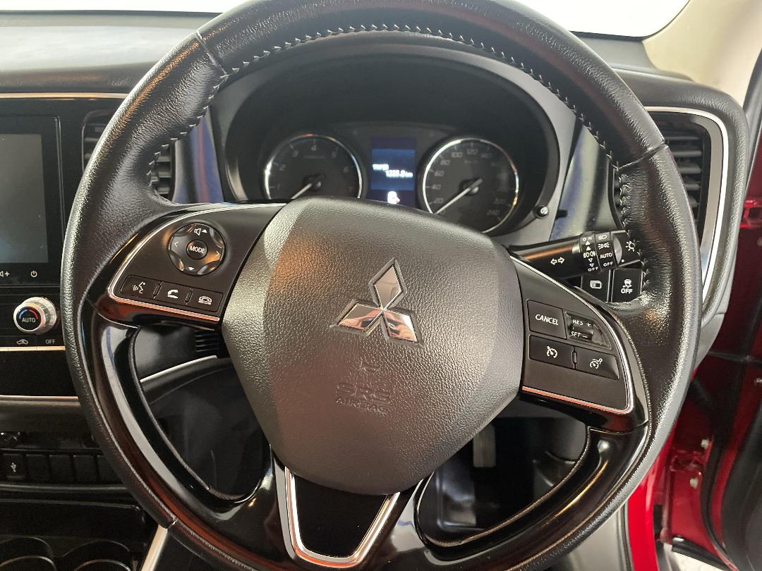 Photo '28' of Mitsubishi Outlander