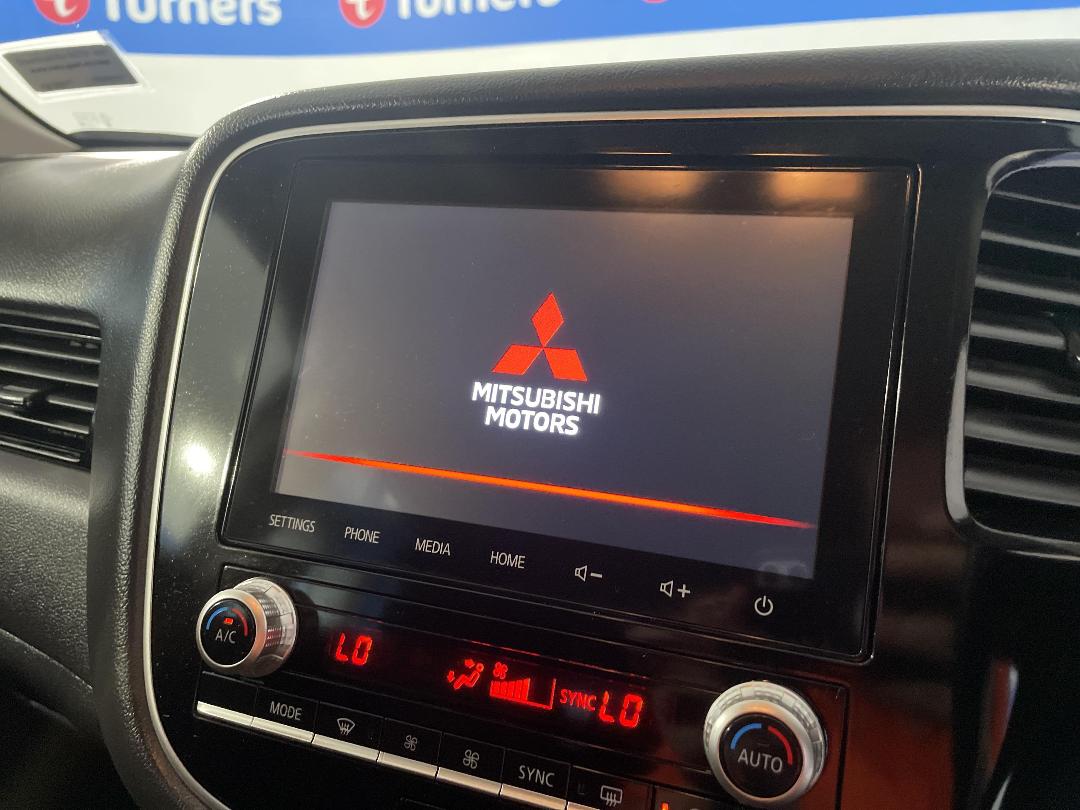 Photo '29' of Mitsubishi Outlander