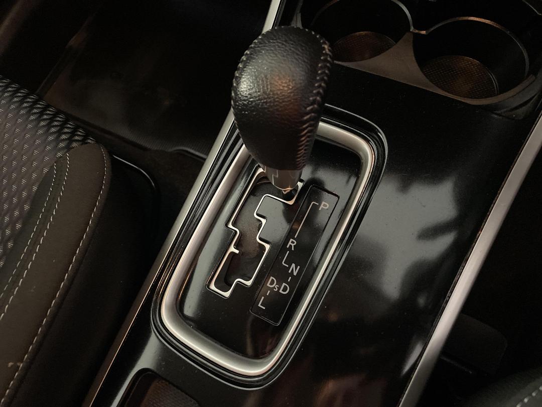 Photo '33' of Mitsubishi Outlander