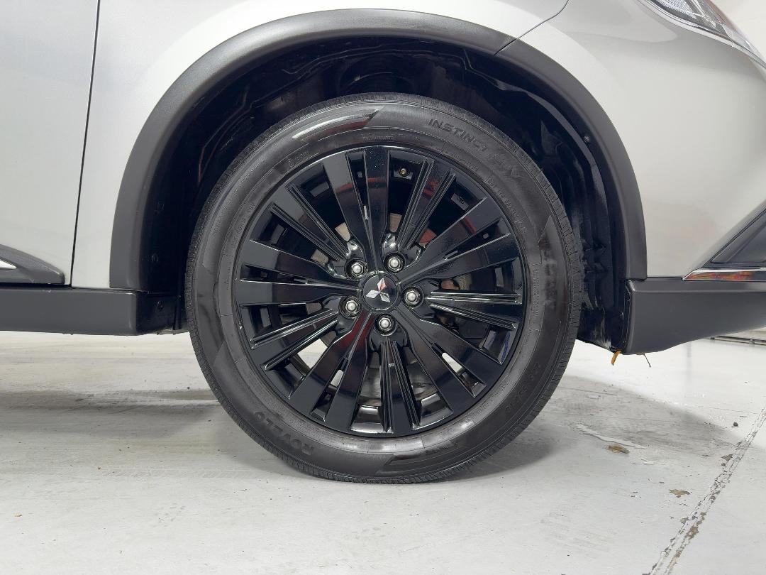 Photo '9' of Mitsubishi Outlander