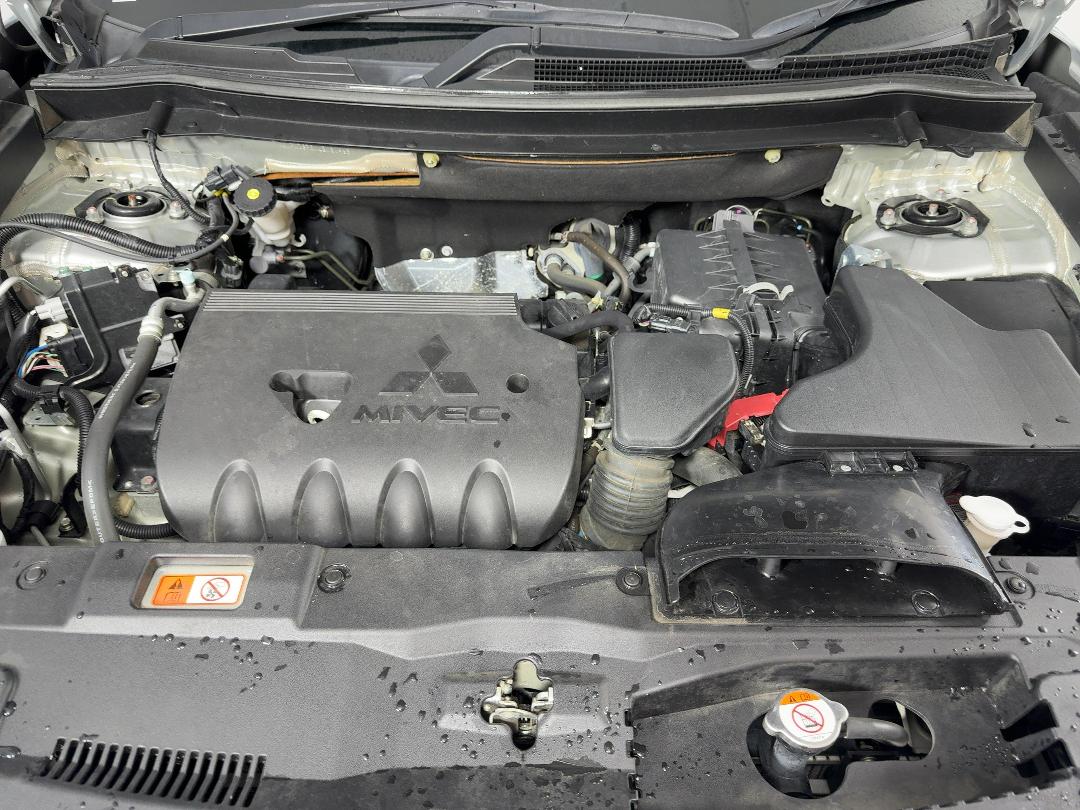 Photo '13' of Mitsubishi Outlander